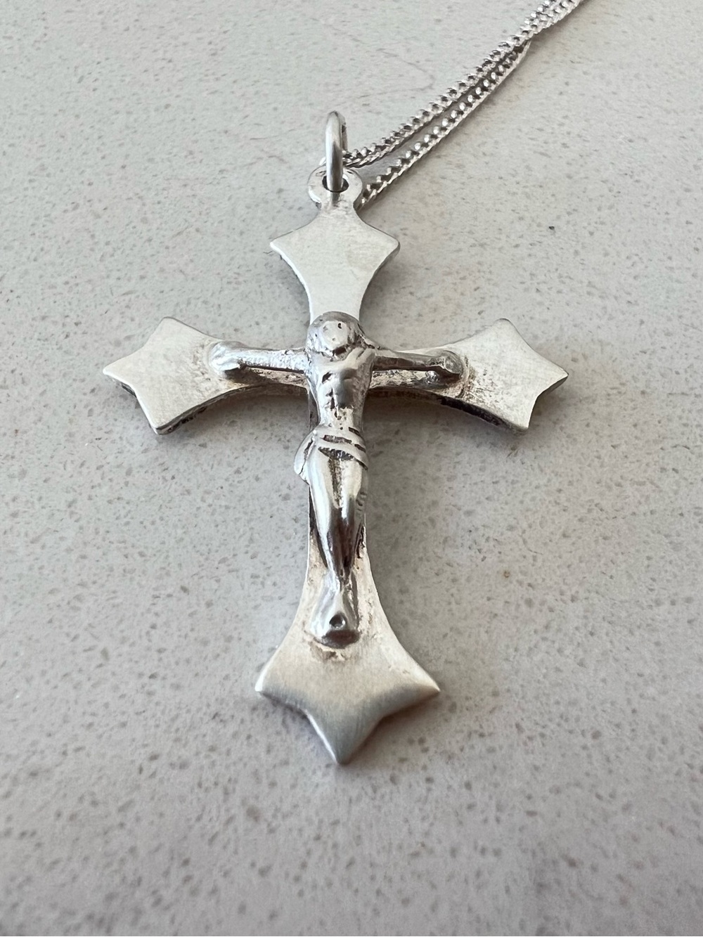 Vintage Sterling Silver Crucifix Cross Pendant. Comes with chain as a free gift. - Picture 2 of 9